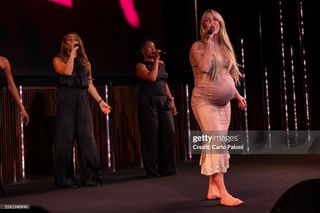 Ellie Goulding feet photo 3