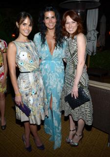 Ellie Kemper feet photo thumbnail