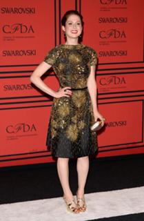 Ellie Kemper feet photo thumbnail