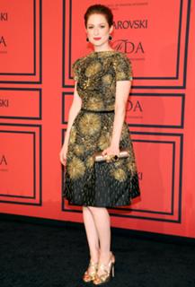 Ellie Kemper feet photo thumbnail