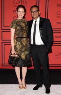 Ellie Kemper feet photo thumbnail