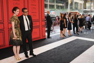 Ellie Kemper feet photo thumbnail