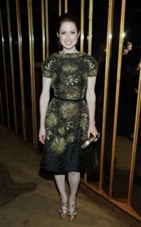 Ellie Kemper feet photo thumbnail
