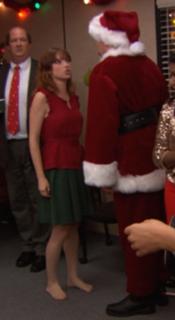 Ellie Kemper feet photo thumbnail