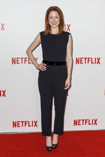 Ellie Kemper feet photo thumbnail