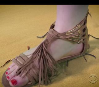 Ellie Kemper feet photo thumbnail