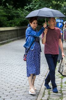 Ellie Kemper feet photo thumbnail