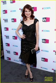Ellie Kemper feet photo thumbnail