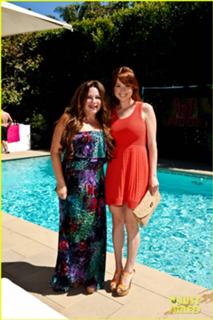 Ellie Kemper feet photo thumbnail