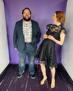 Ellie Kemper feet photo thumbnail