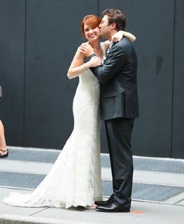 Ellie Kemper feet photo thumbnail
