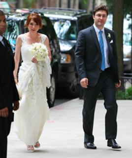 Ellie Kemper feet photo thumbnail