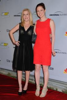 Ellie Kemper feet photo thumbnail