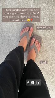 Ellie Leach feet photo 4