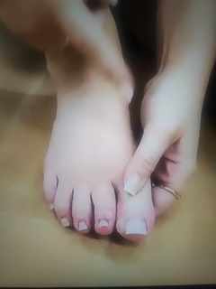 Ellie Leach feet photo 4