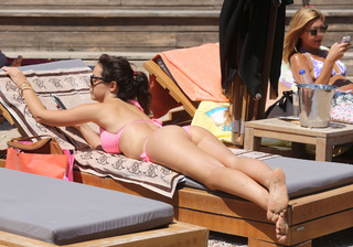 Ellie Papageli feet photo 4