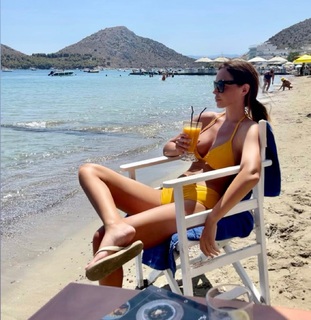 Ellie Papageli feet photo 2