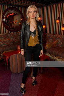 Ellie Rowsell feet photo 9