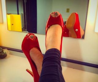 Ellie Taylor feet photo thumbnail