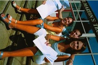 Ellie Taylor feet photo thumbnail