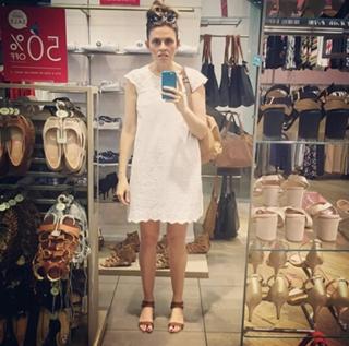 Ellie Taylor feet photo thumbnail