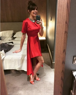 Ellie Taylor feet photo thumbnail