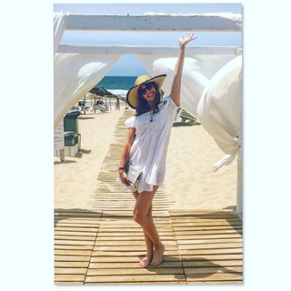 Ellie Taylor feet photo thumbnail