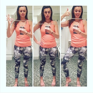 Ellie Taylor feet photo thumbnail