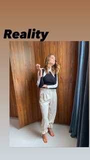 Ellie Taylor feet photo thumbnail