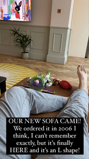 Ellie Taylor feet photo thumbnail