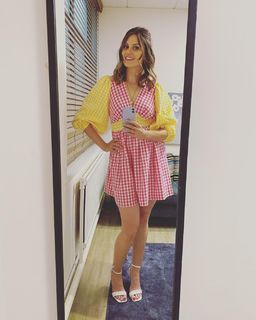 Ellie Taylor feet photo thumbnail