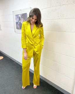 Ellie Taylor feet photo thumbnail