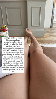 Ellie Taylor feet photo thumbnail