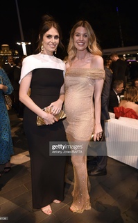 Ellie Taylor feet photo thumbnail