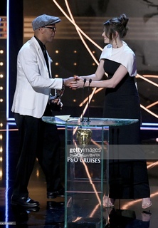 Ellie Taylor feet photo thumbnail