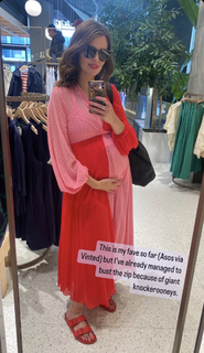 Ellie Taylor feet photo thumbnail