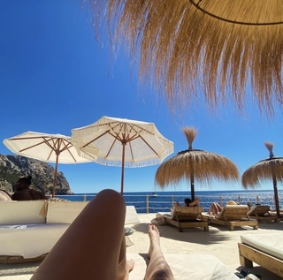 Ellie Taylor feet photo thumbnail