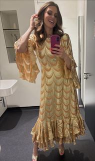 Ellie Taylor feet photo thumbnail