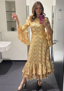 Ellie Taylor feet photo thumbnail