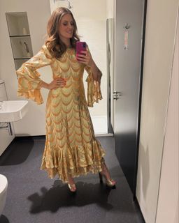 Ellie Taylor feet photo 4