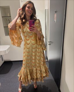 Ellie Taylor feet photo 3