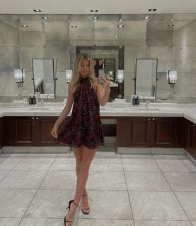 Ellie Thumann feet photo 3