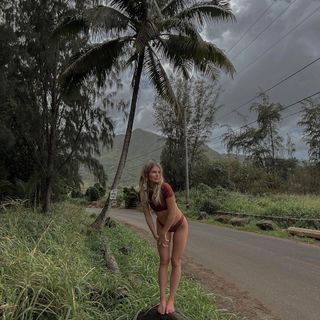 Ellie Thumann feet photo 3