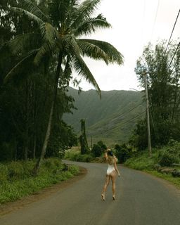 Ellie Thumann feet photo 1