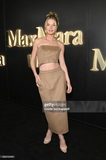 Ellie Thumann feet photo 5