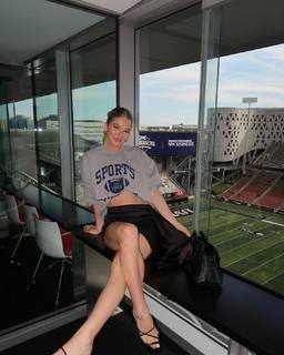 Ellie Thumann feet photo 2