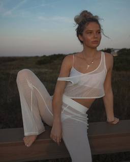 Ellie Thumann feet photo 6