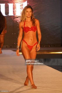 Ellie Thumann feet photo 15