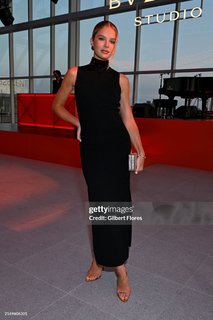 Ellie Thumann feet photo 5