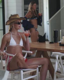 Ellie Thumann feet photo 1